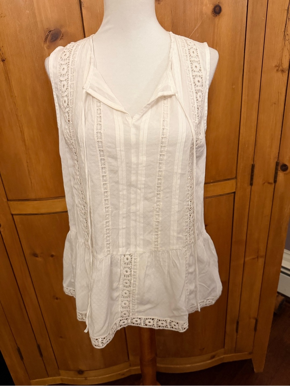 Ro & De Sleeveless Ivory Lace-Trim Peplum Top, size S